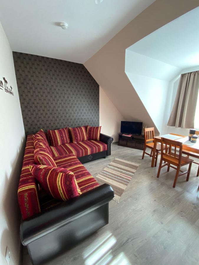 Platan Apartmanhaz Balatongyörök Dış mekan fotoğraf